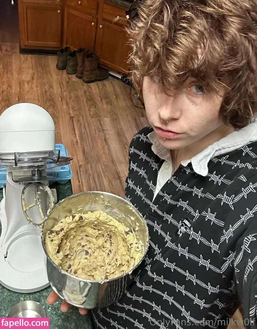 milkw0lf Onlyfans Photo Gallery 