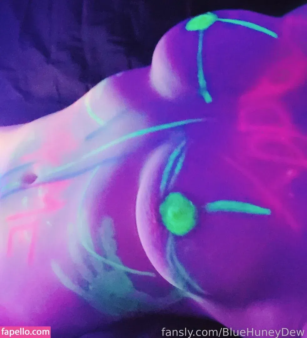 BlueHuneyDew Onlyfans Photo Gallery 