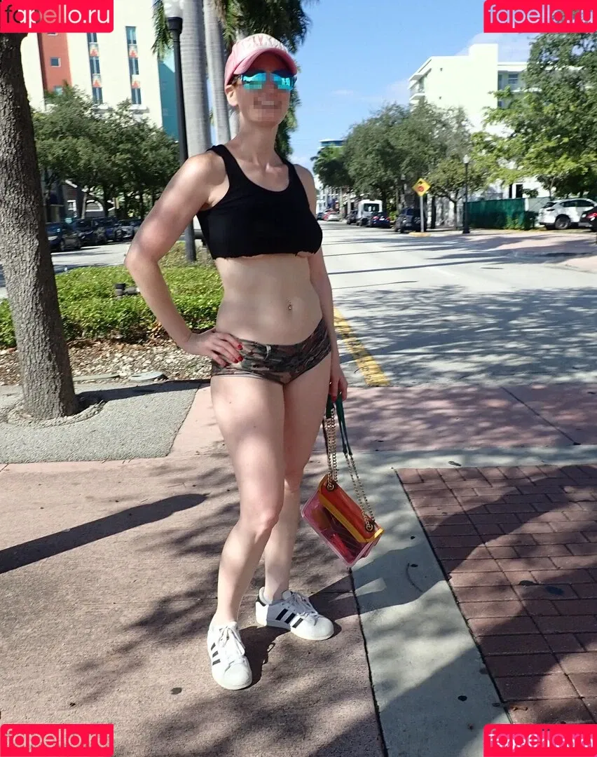 MiaExhib Onlyfans Photo Gallery 