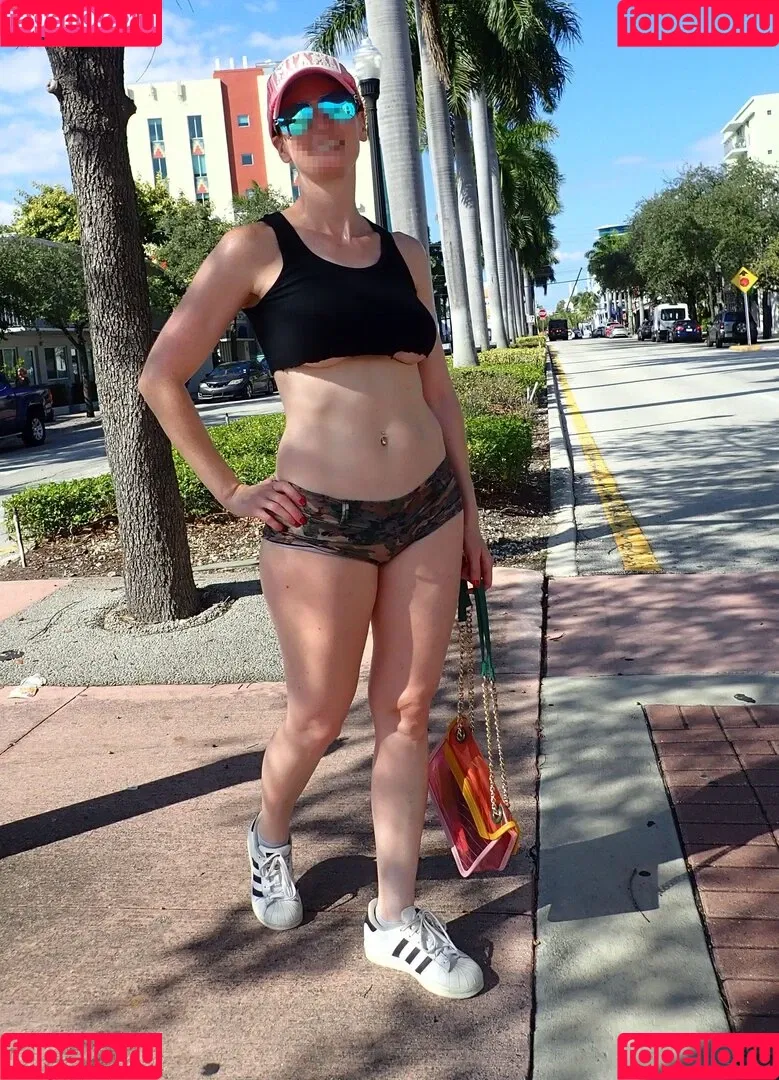 MiaExhib Onlyfans Photo Gallery 