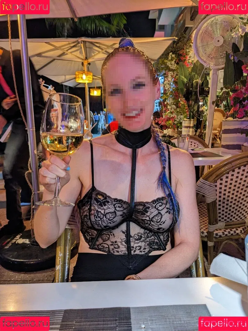 MiaExhib Onlyfans Photo Gallery 
