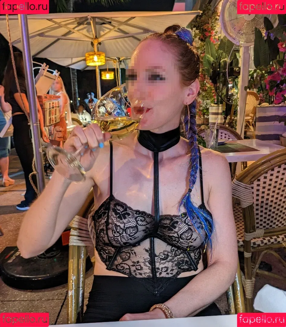 MiaExhib Onlyfans Photo Gallery 
