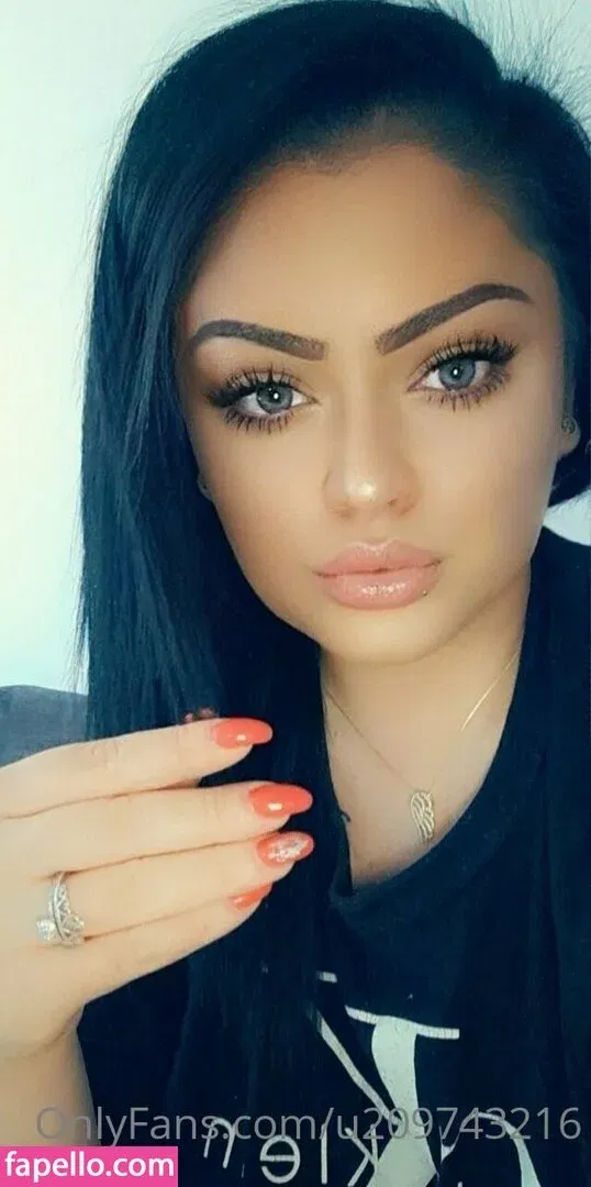 ella.malyna27 Onlyfans Photo Gallery 