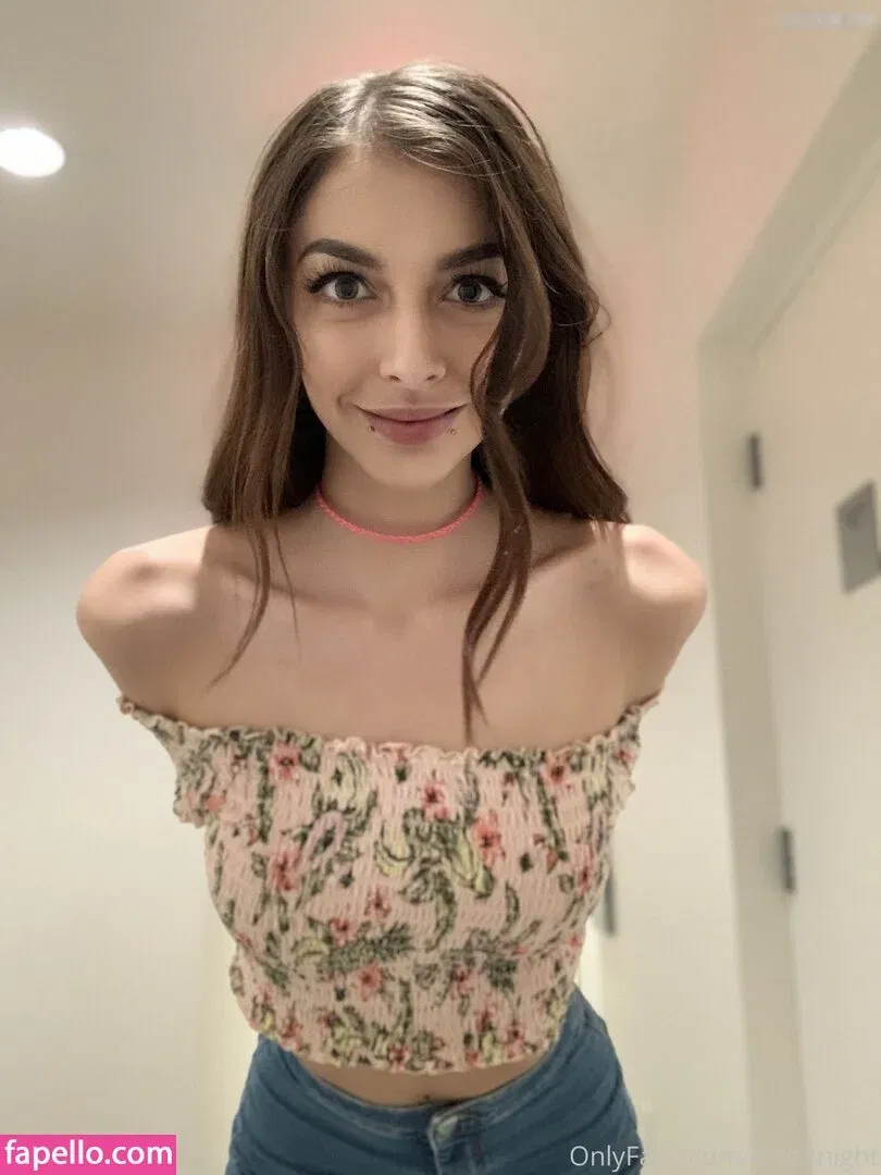 Chloe Night Onlyfans Photo Gallery 