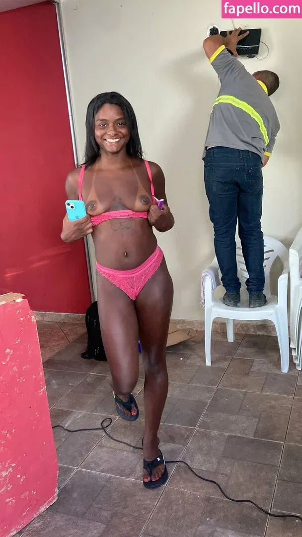 Trisalfitrj21 Onlyfans Photo Gallery 