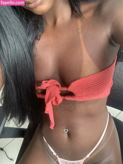 Trisalfitrj21 Onlyfans Photo Gallery 