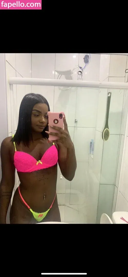 Trisalfitrj21 Onlyfans Photo Gallery 