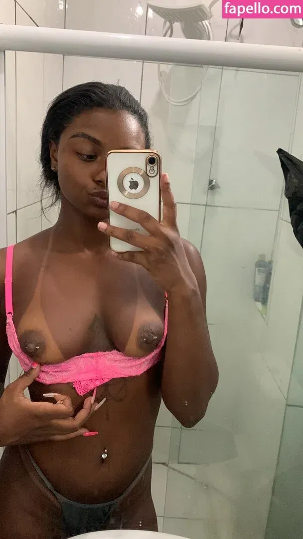 Trisalfitrj21 Onlyfans Photo Gallery 