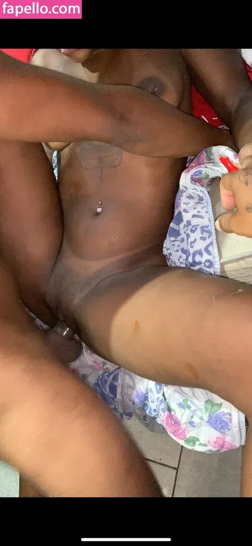 Trisalfitrj21 Onlyfans Photo Gallery 