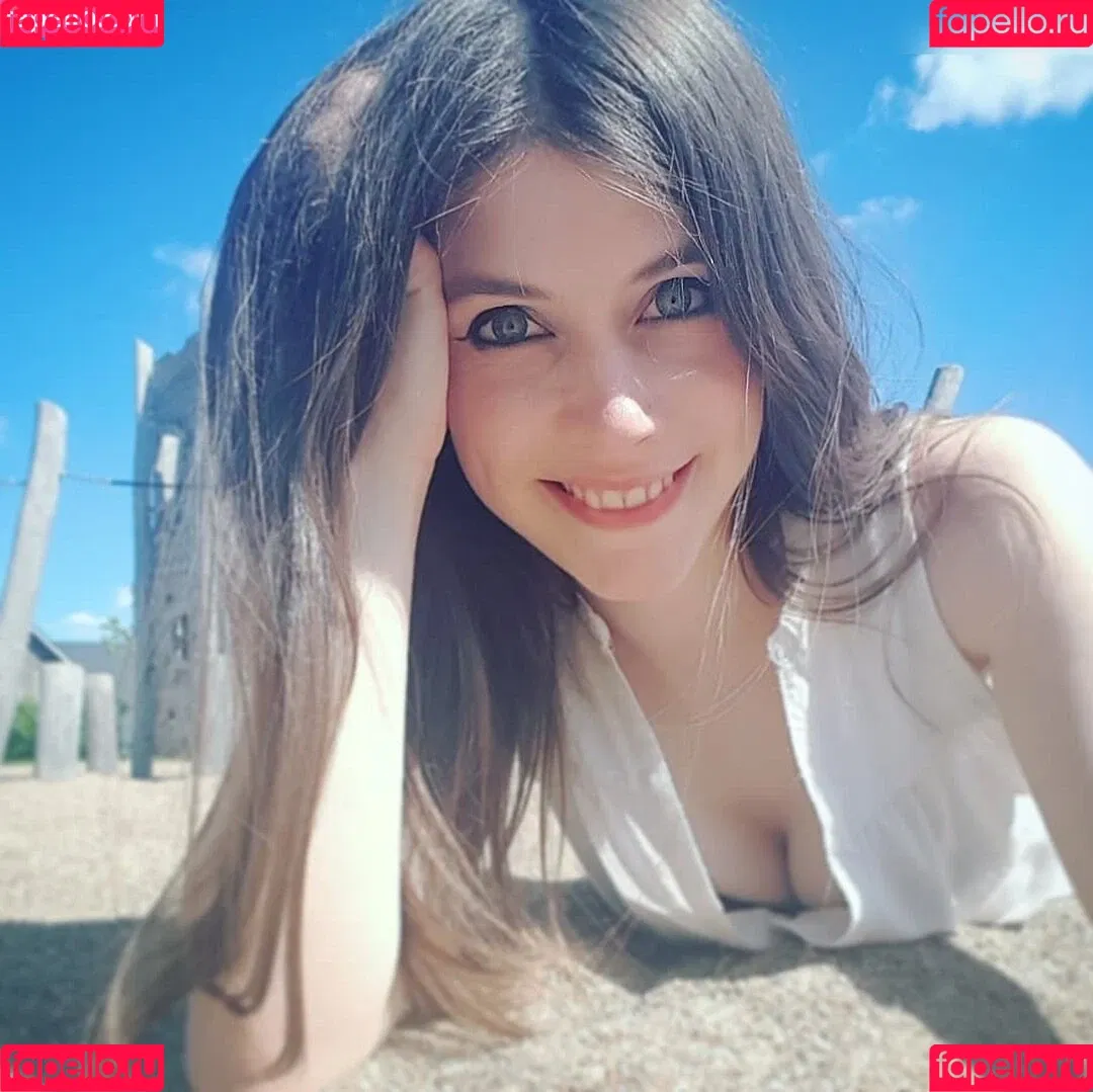 Dont Trust The Rabbit Onlyfans Photo Gallery 