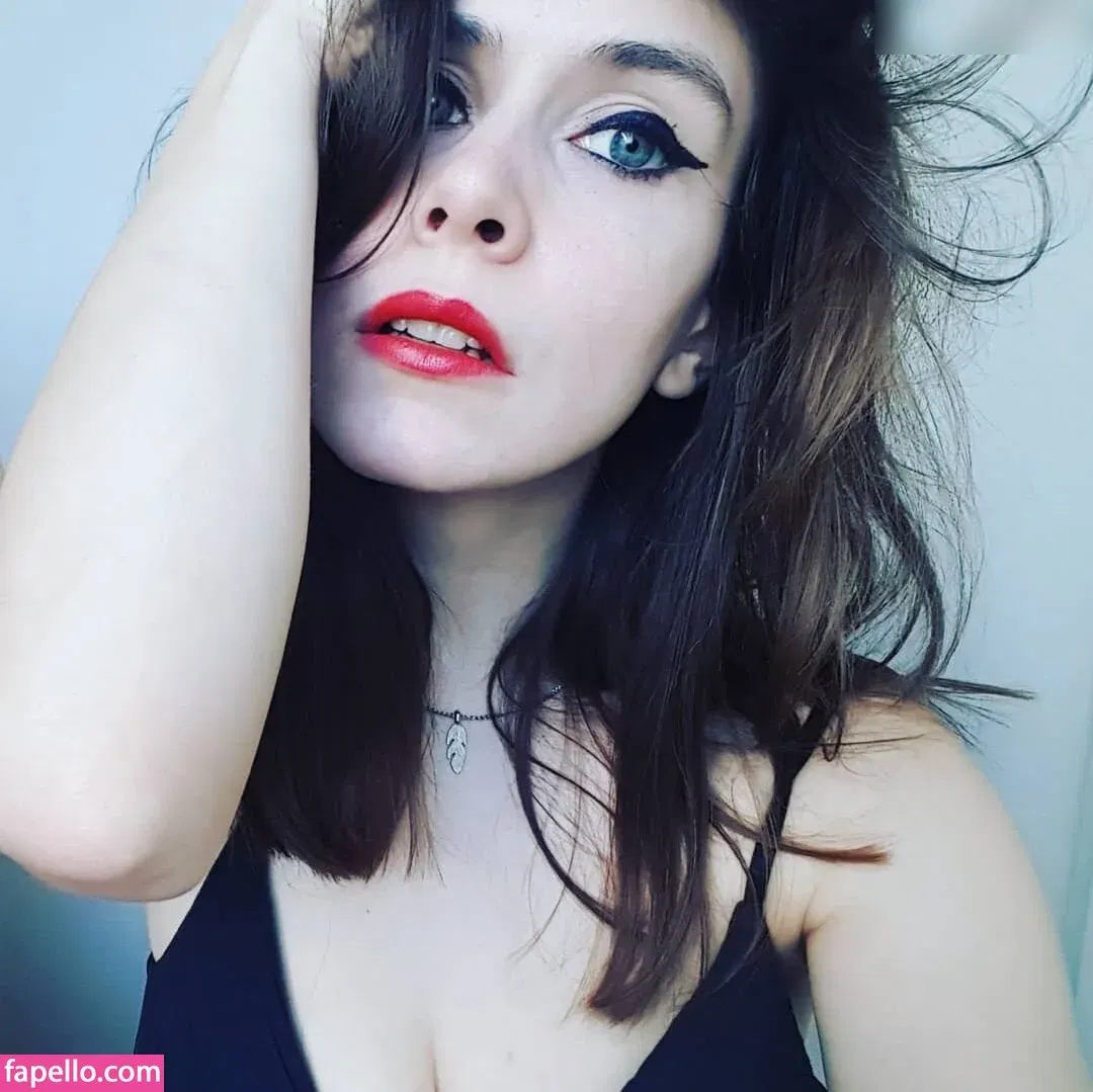 Dont Trust The Rabbit Onlyfans Photo Gallery 