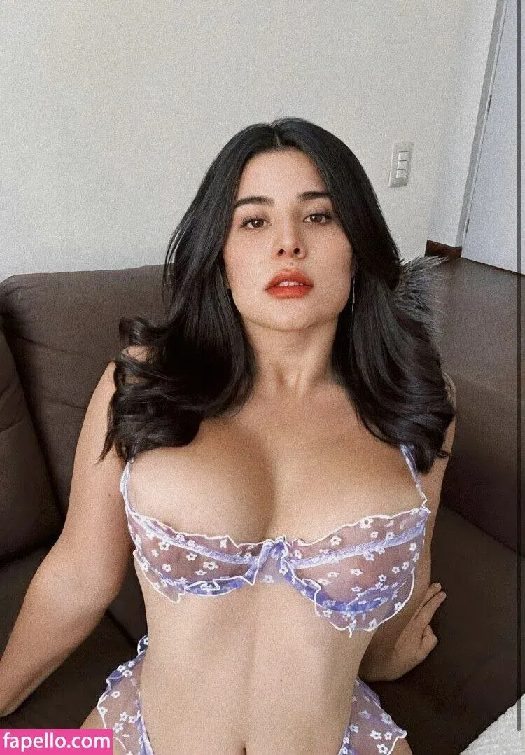 Valentina Runco Onlyfans Photo Gallery 