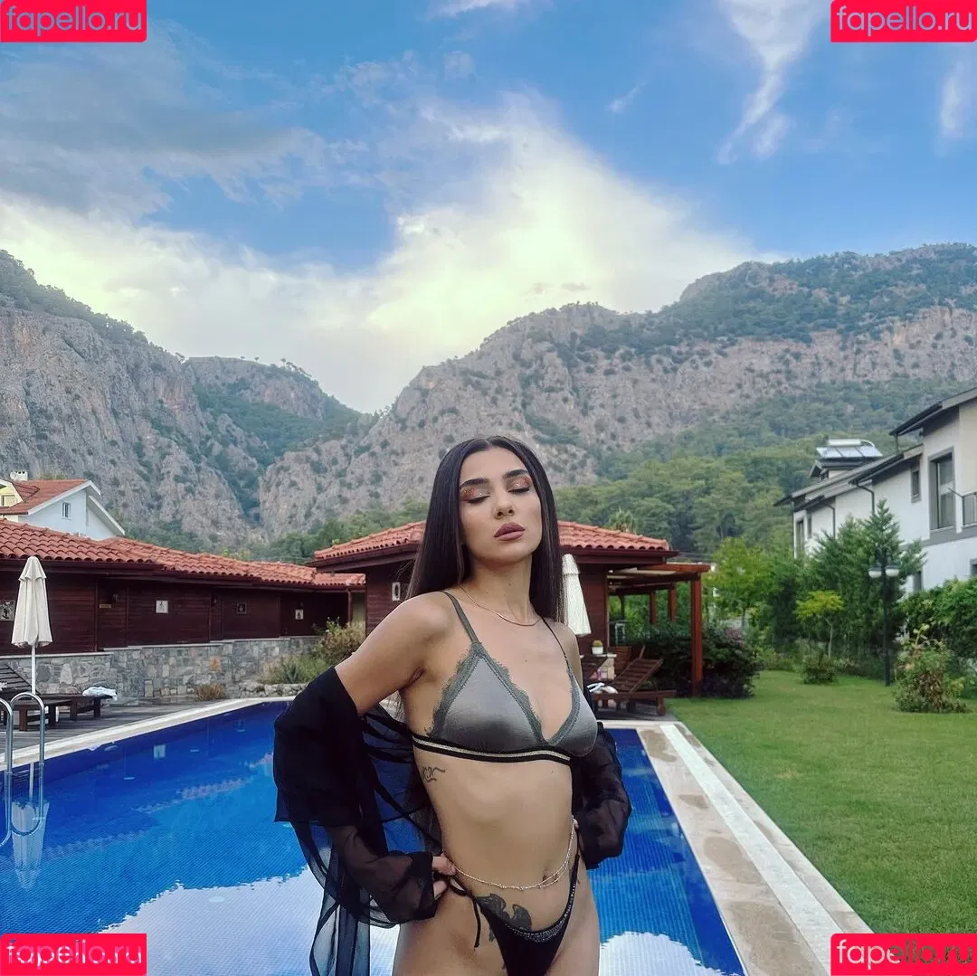 Kübra Miranda Çamlıbel Onlyfans Photo Gallery 