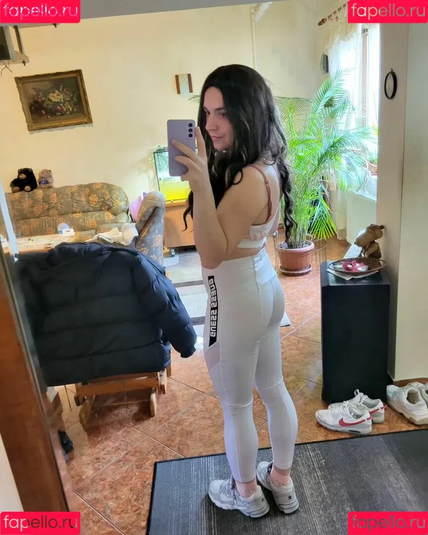 LindaaaX Onlyfans Photo Gallery 