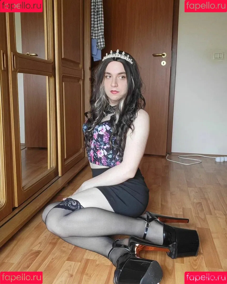 LindaaaX Onlyfans Photo Gallery 