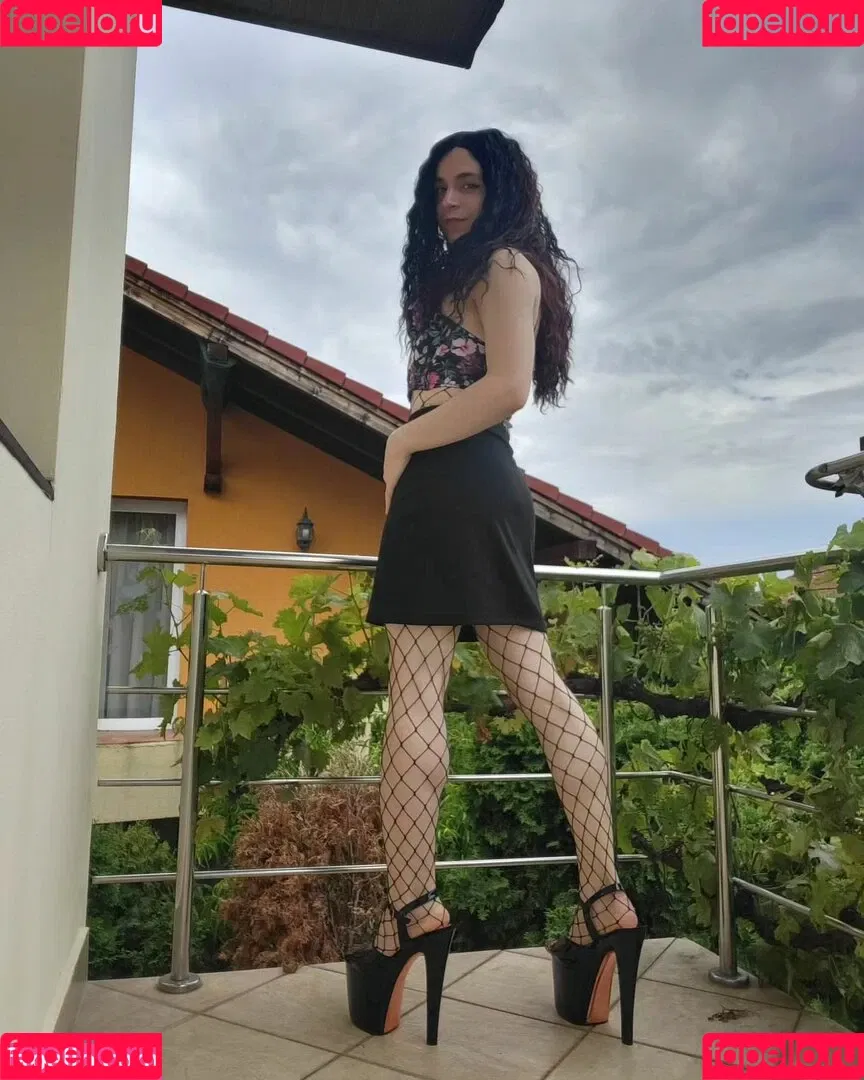 LindaaaX Onlyfans Photo Gallery 