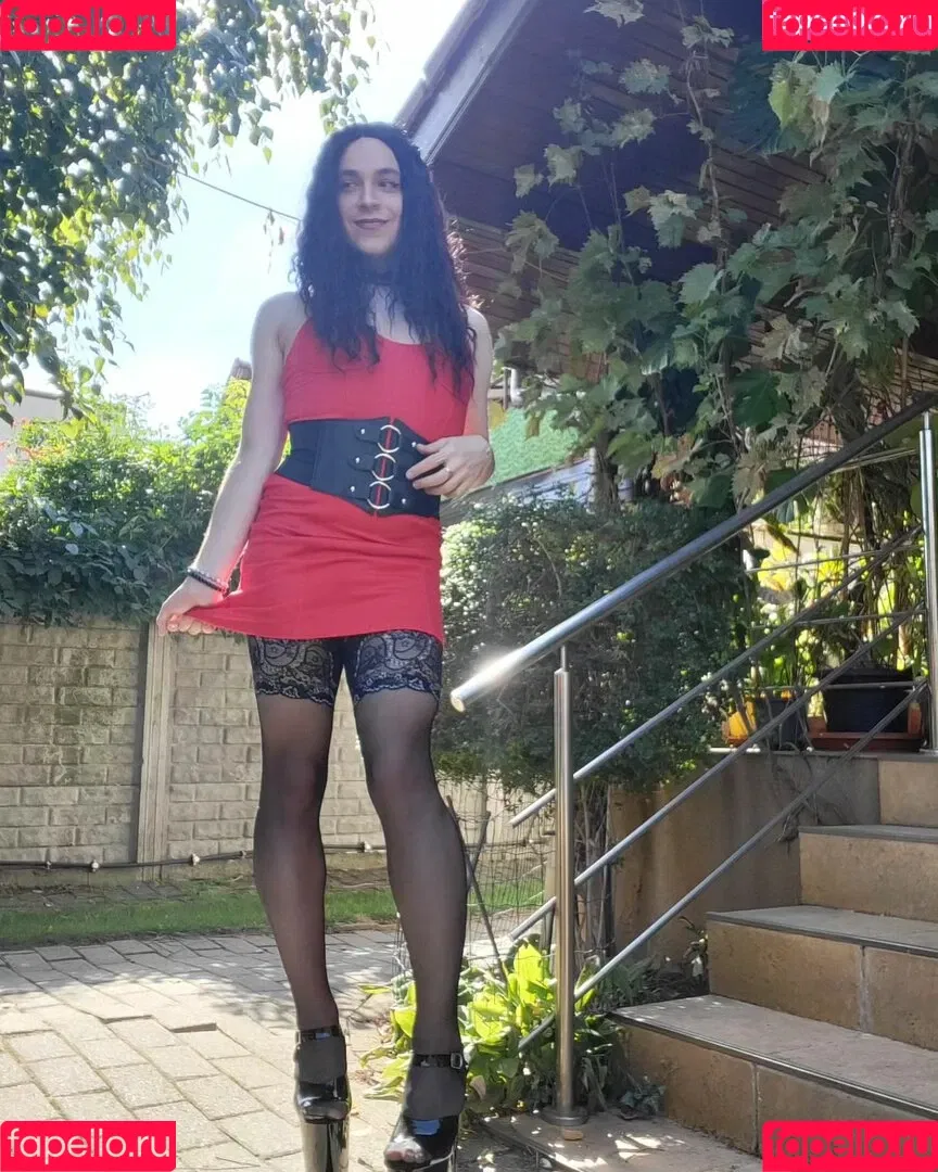 LindaaaX Onlyfans Photo Gallery 