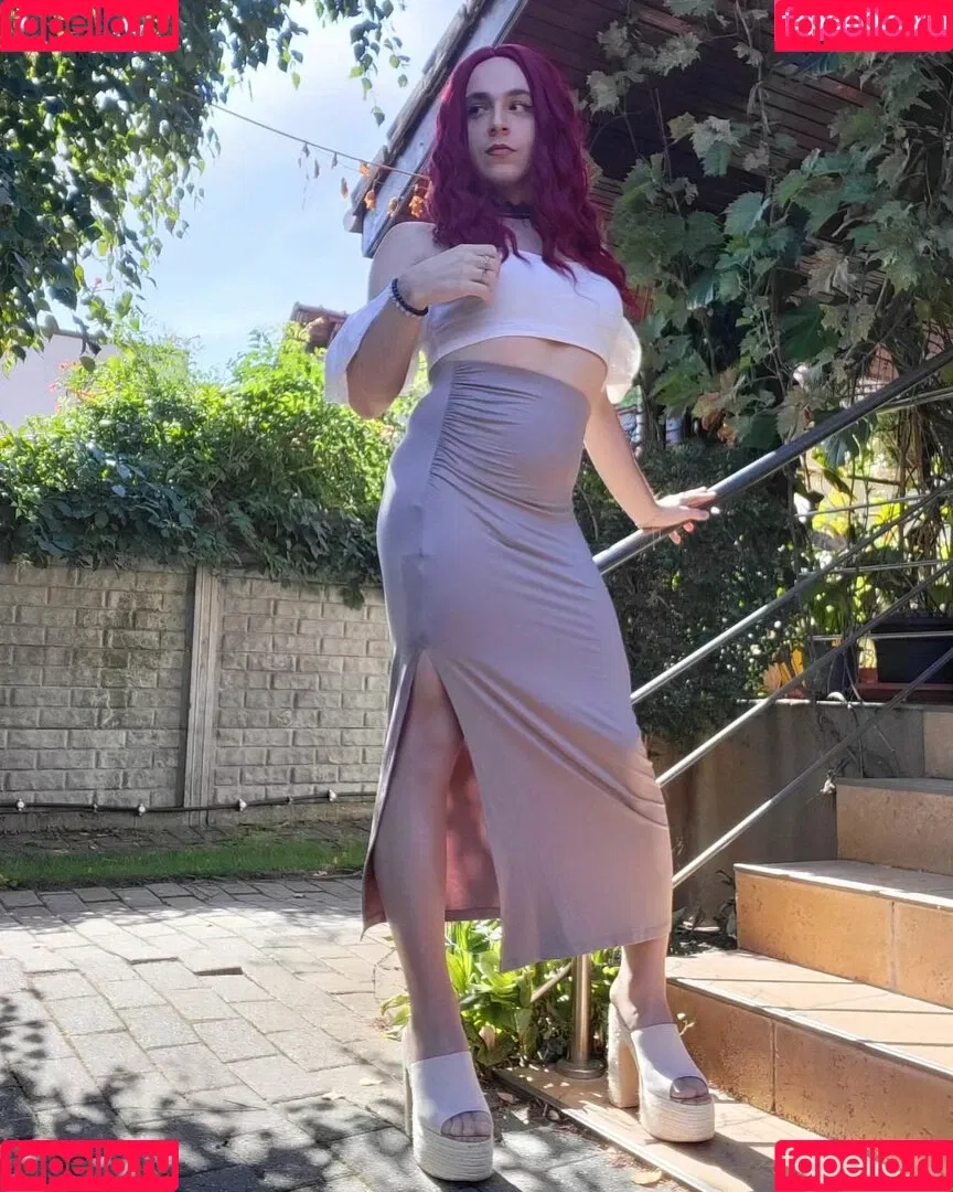 LindaaaX Onlyfans Photo Gallery 