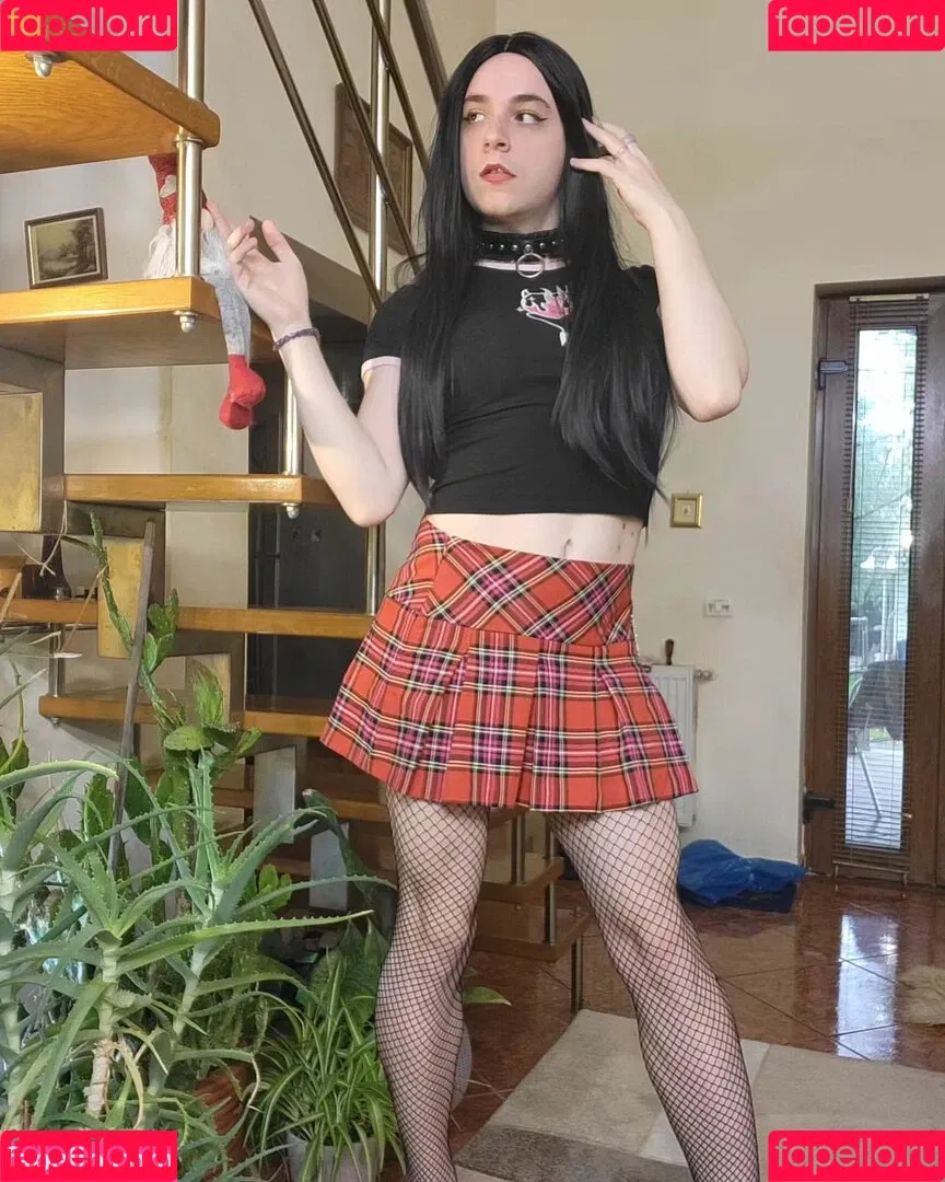 LindaaaX Onlyfans Photo Gallery 