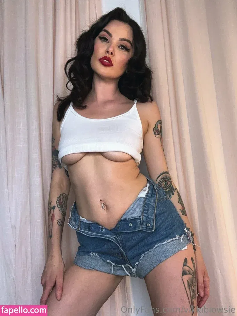 Vikki Blows Onlyfans Photo Gallery 
