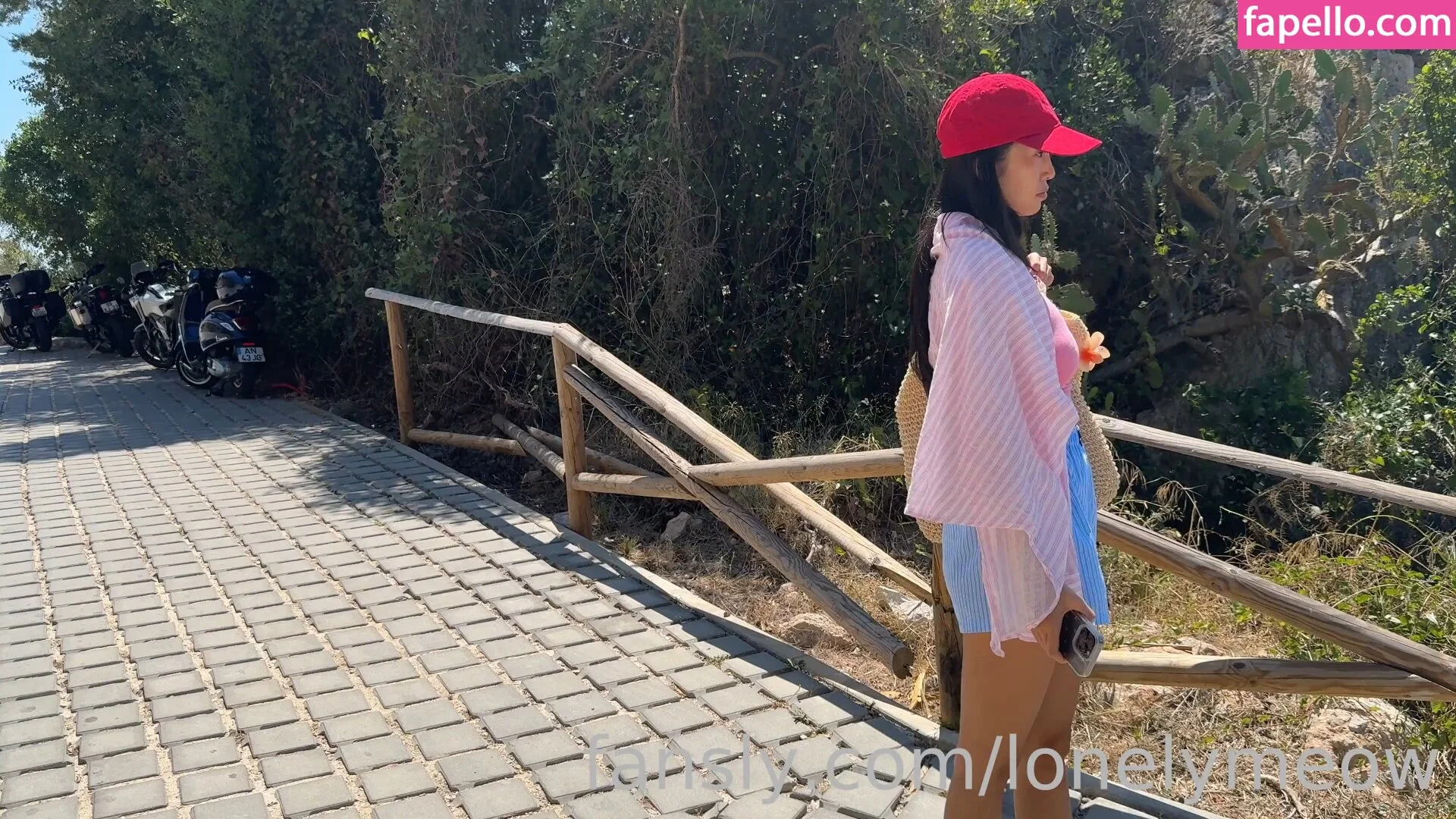 LonelyMeow Onlyfans Photo Gallery 