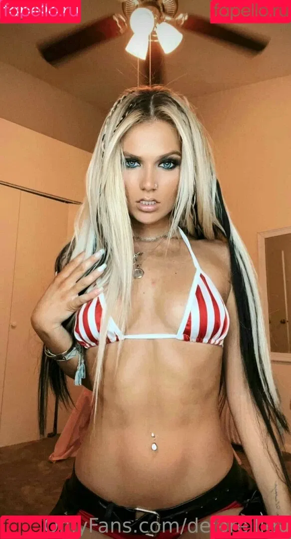 Dela Reilley Onlyfans Photo Gallery 