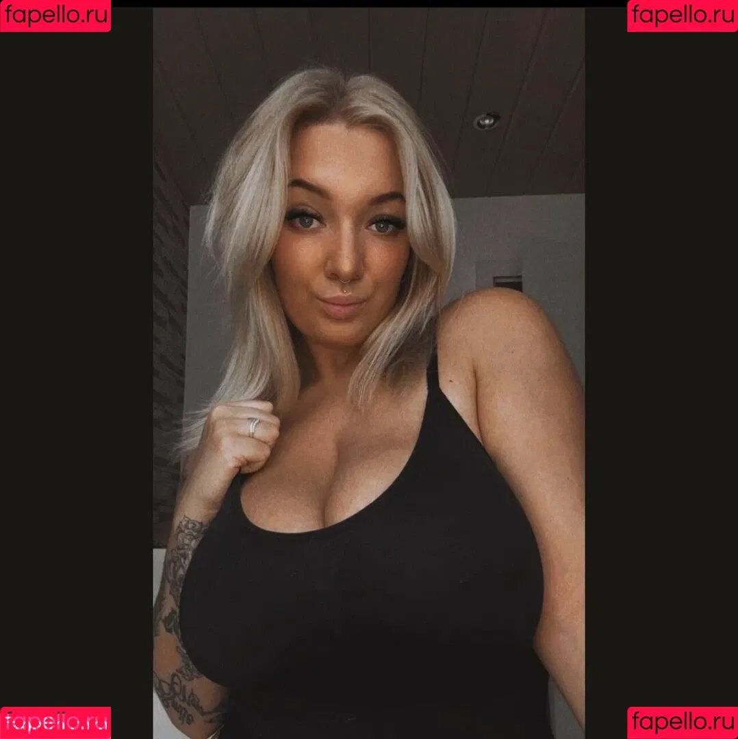 LS24121999 Onlyfans Photo Gallery 