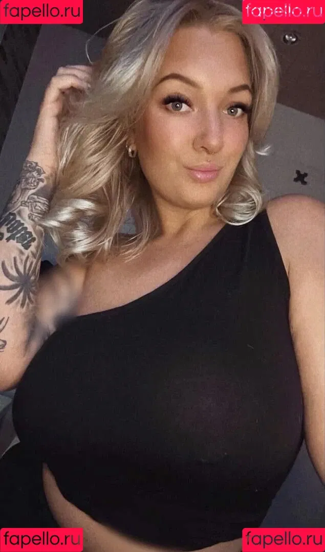 LS24121999 Onlyfans Photo Gallery 