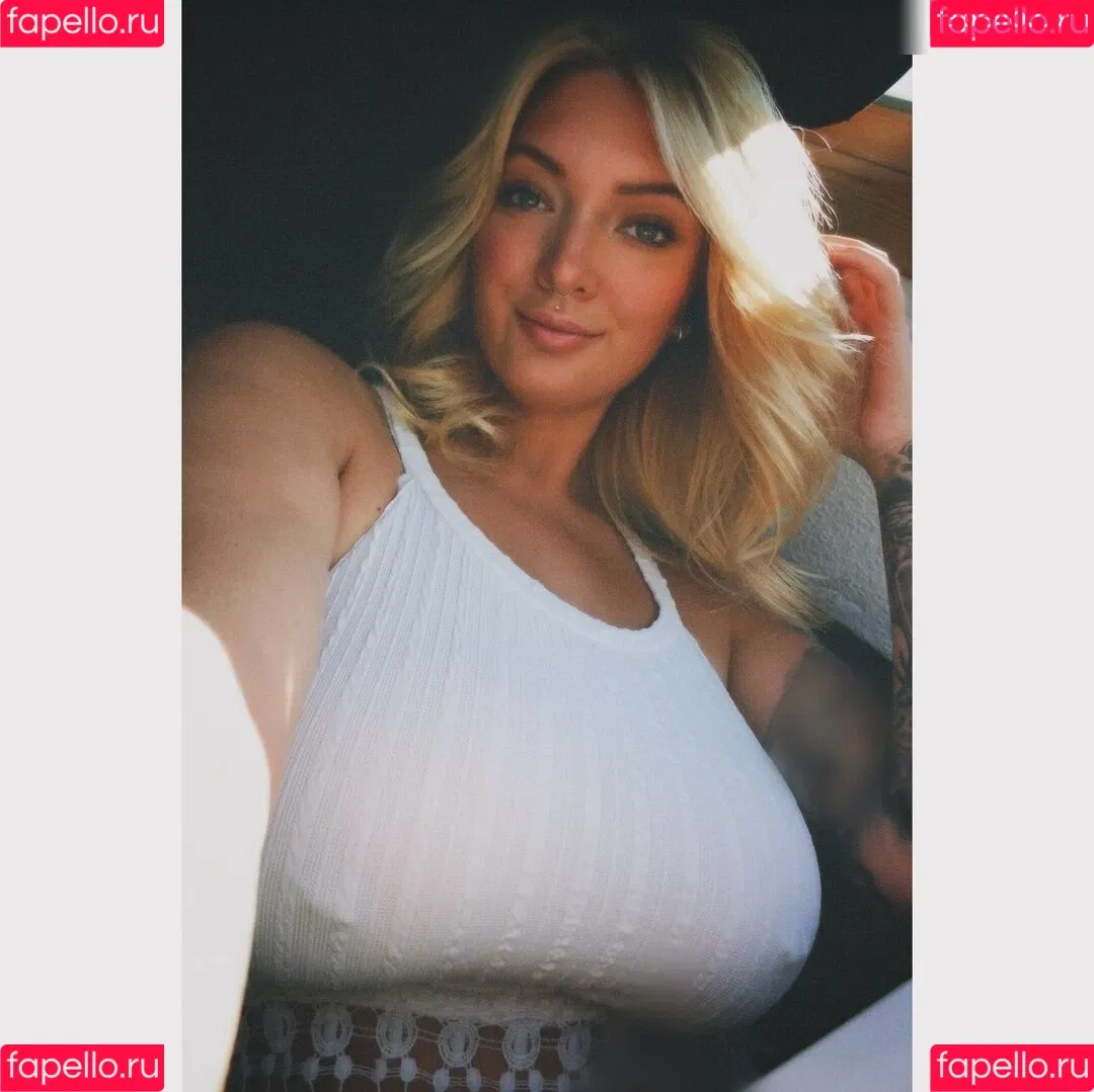 LS24121999 Onlyfans Photo Gallery 