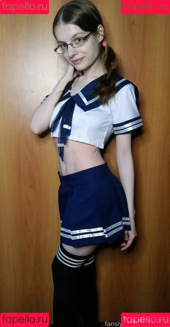 Lily_Slutty Onlyfans Photo Gallery 