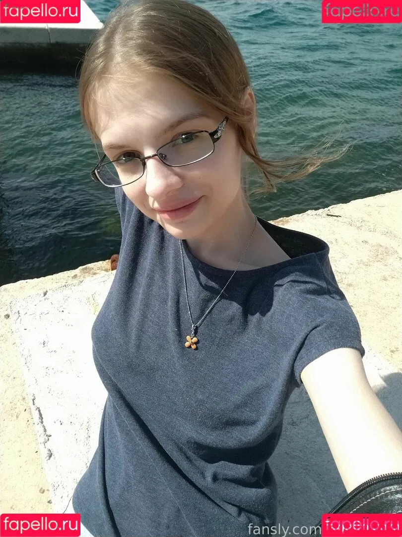 Lily_Slutty Onlyfans Photo Gallery 