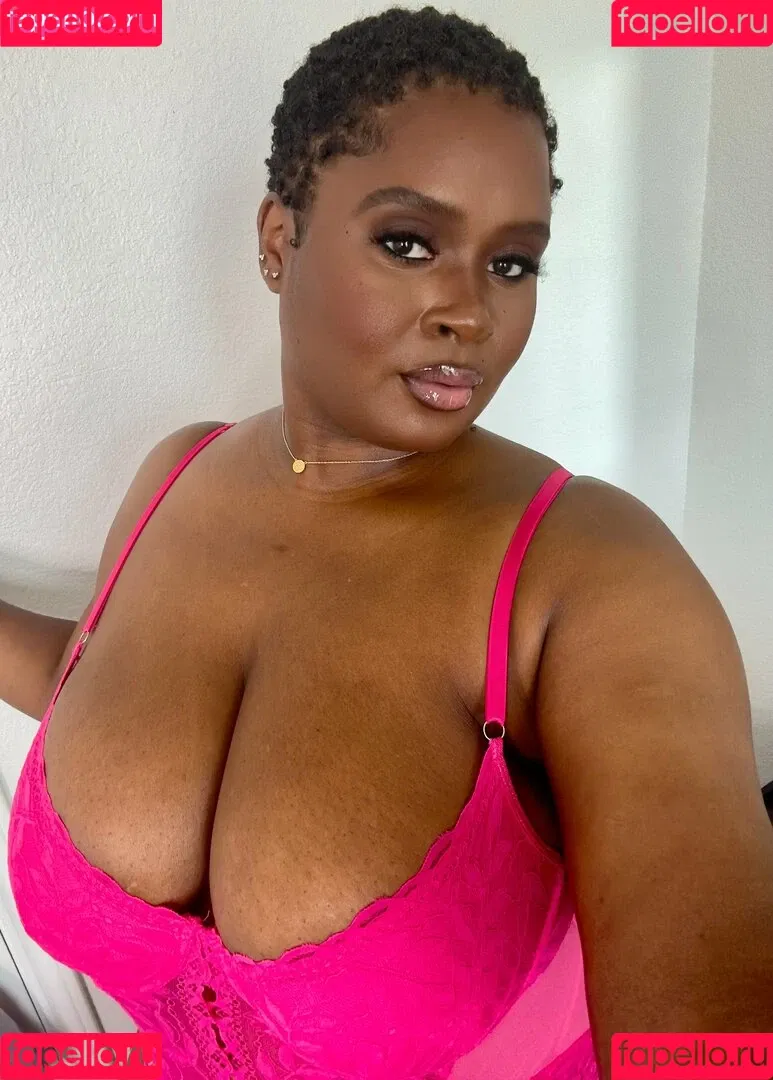 lingerieloungefree Onlyfans Photo Gallery 