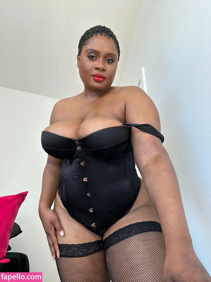 lingerieloungefree Onlyfans Photo Gallery 