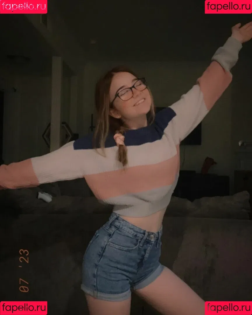 Lyssaurora Onlyfans Photo Gallery 