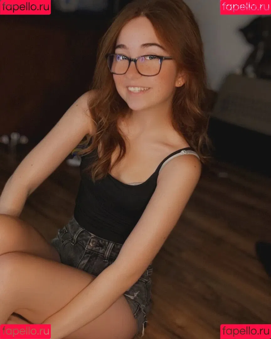 Lyssaurora Onlyfans Photo Gallery 
