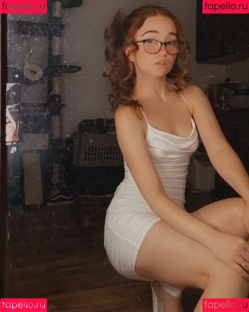 Lyssaurora Onlyfans Photo Gallery 