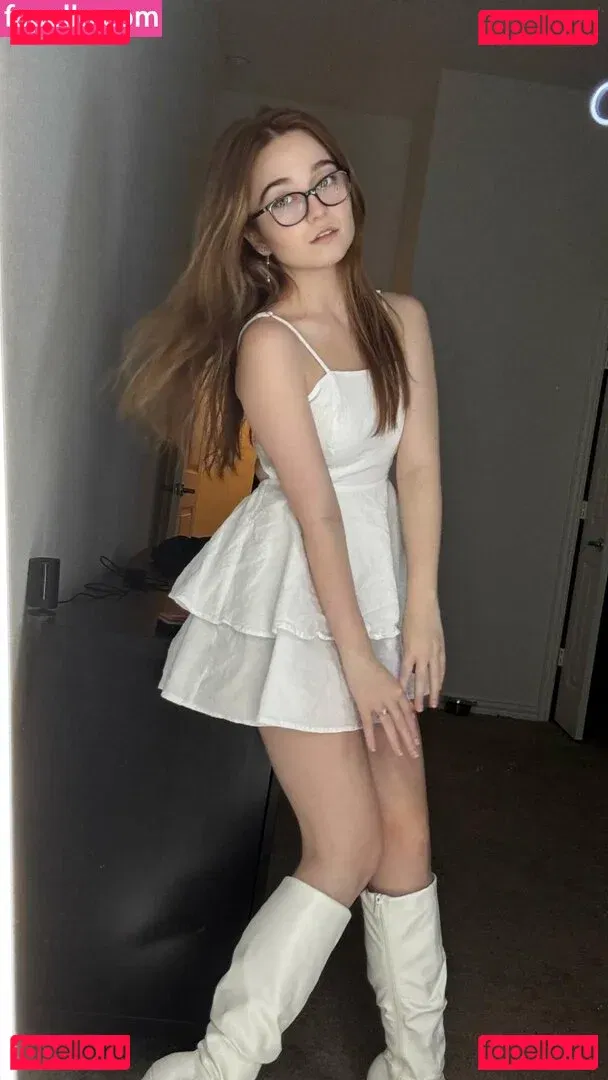 Lyssaurora Onlyfans Photo Gallery 