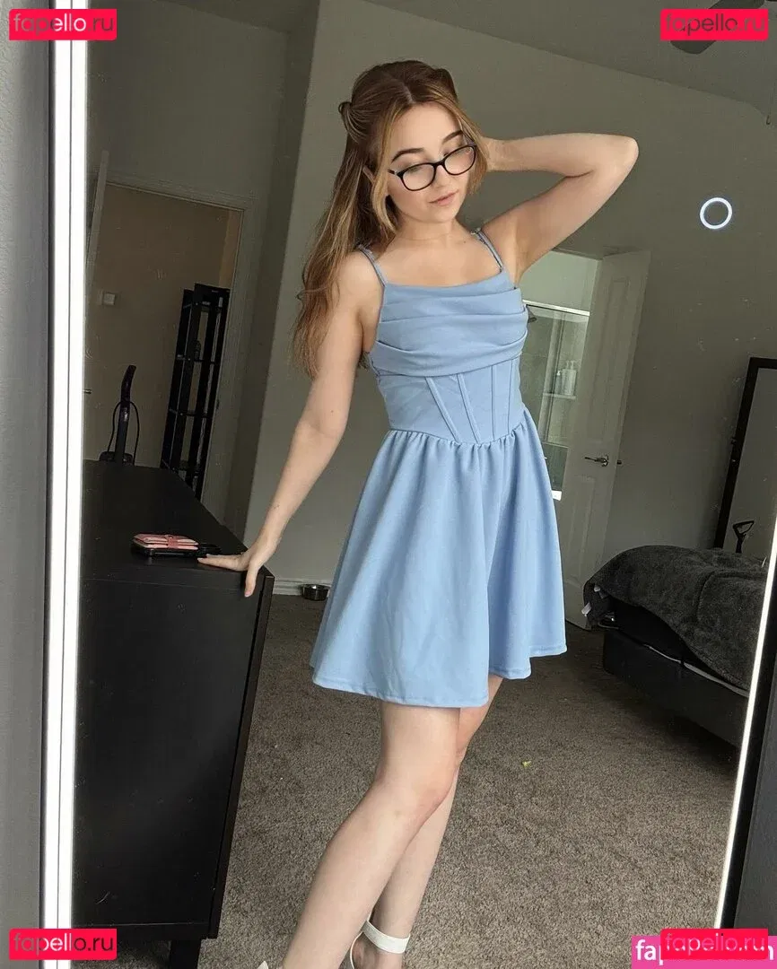 Lyssaurora Onlyfans Photo Gallery 