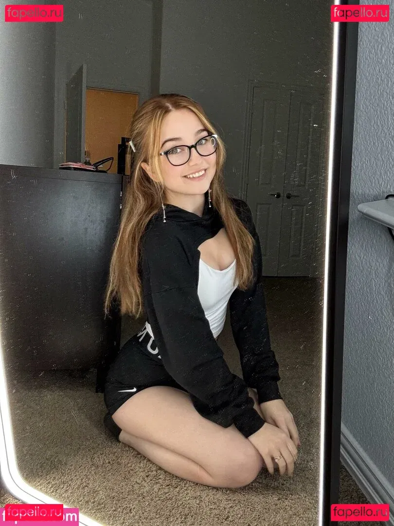 Lyssaurora Onlyfans Photo Gallery 