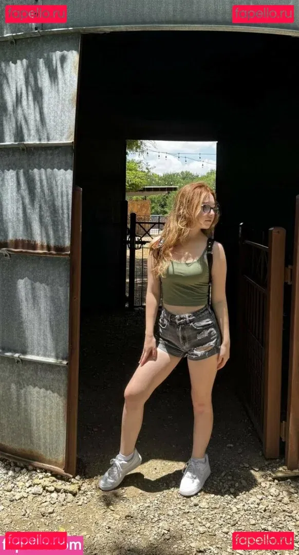 Lyssaurora Onlyfans Photo Gallery 