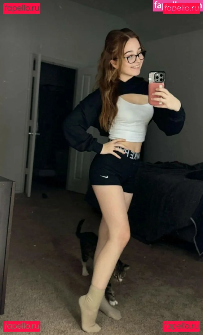 Lyssaurora Onlyfans Photo Gallery 