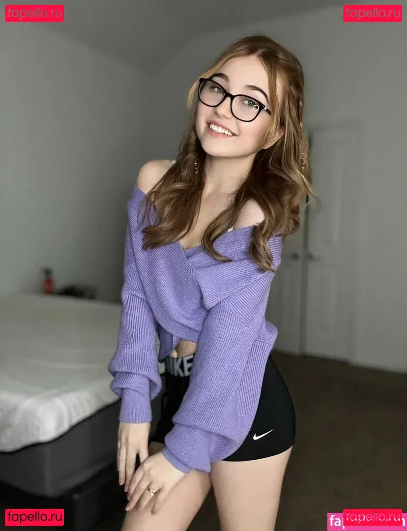 Lyssaurora Onlyfans Photo Gallery 