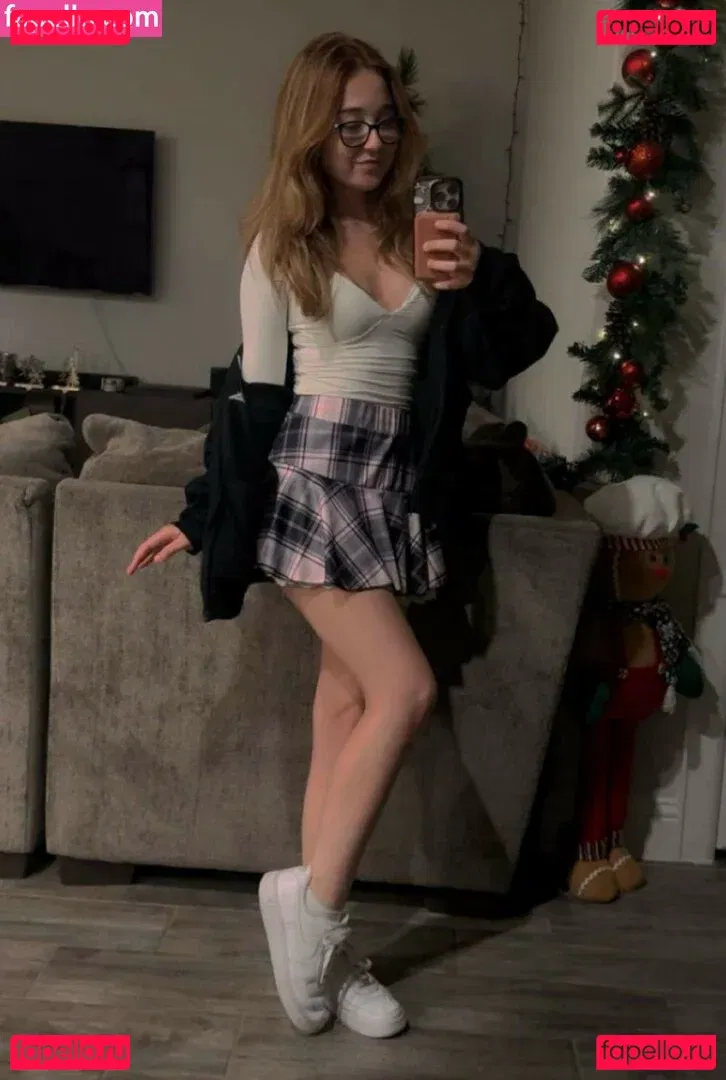 Lyssaurora Onlyfans Photo Gallery 