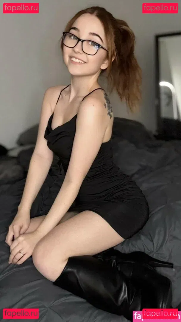 Lyssaurora Onlyfans Photo Gallery 