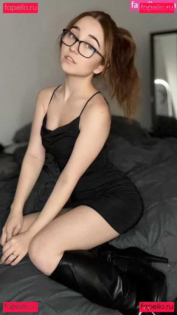 Lyssaurora Onlyfans Photo Gallery 