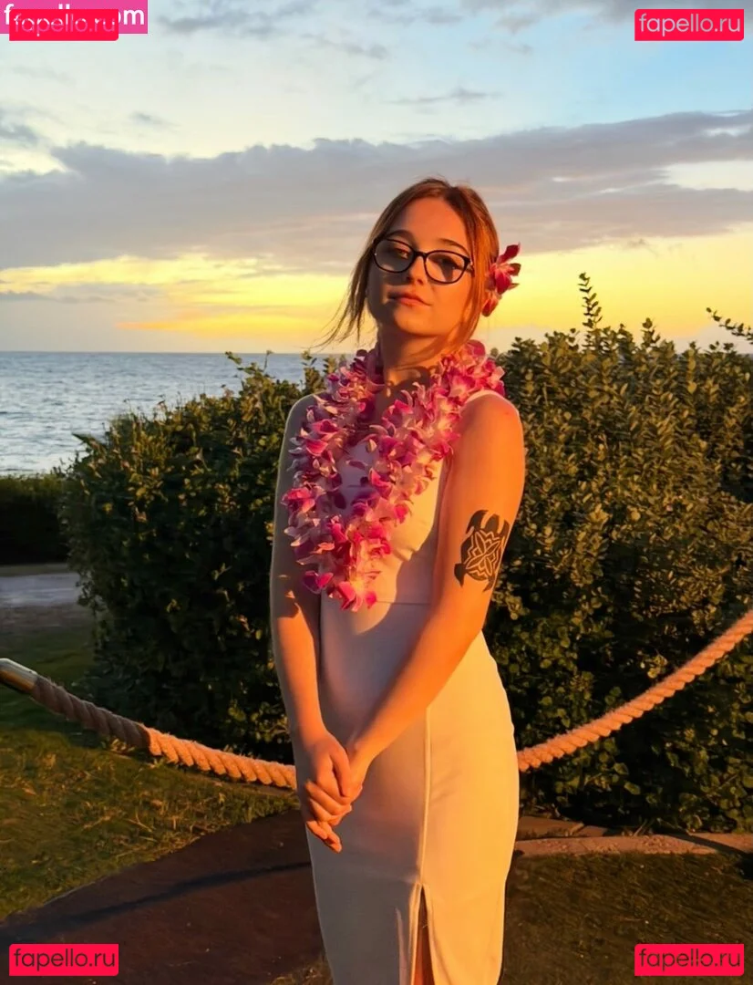 Lyssaurora Onlyfans Photo Gallery 