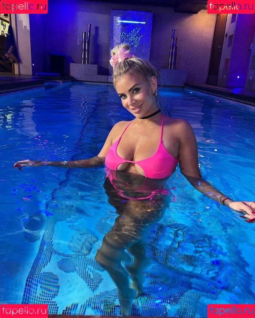 Adrianna Śledź Onlyfans Photo Gallery 