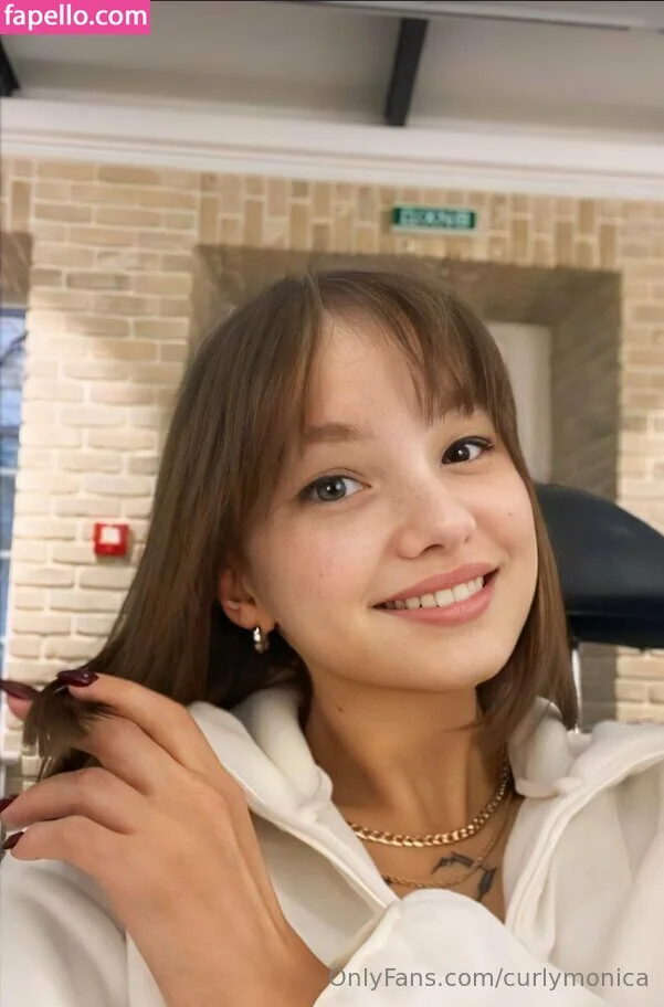 curlymonica Onlyfans Photo Gallery 