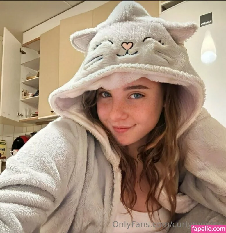 curlymonica Onlyfans Photo Gallery 