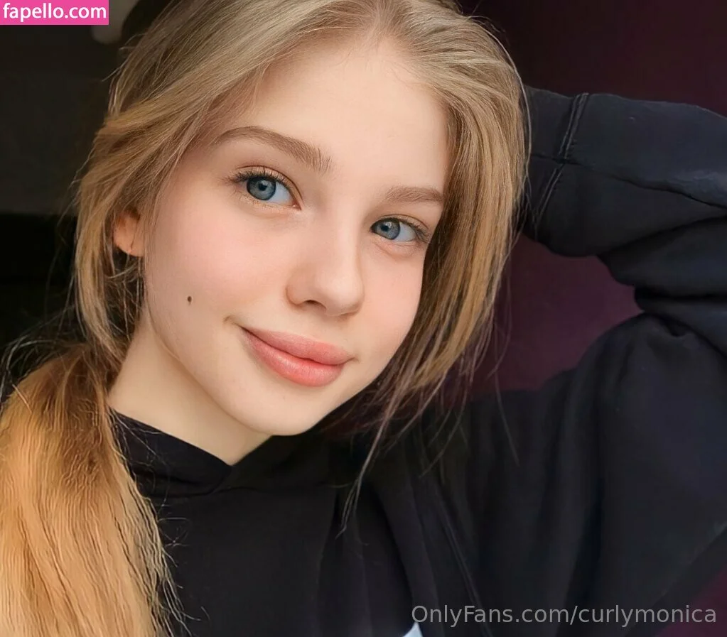 curlymonica Onlyfans Photo Gallery 